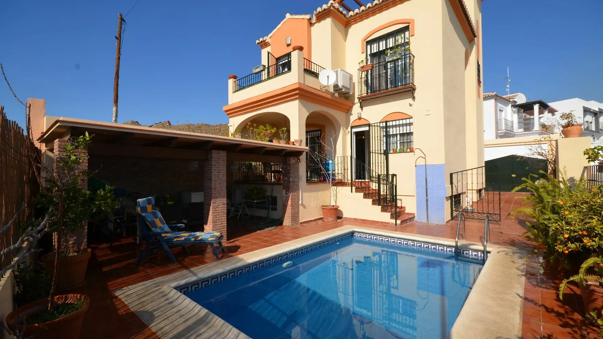 Villa Claudia Nerja Canovas contacts